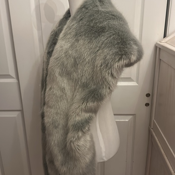 LUXE Beautiful RESTORATION HARDWARE fur scarf - NWOT - Picture 3 of 4